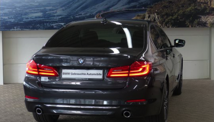 BMW 530d Limousine hinten