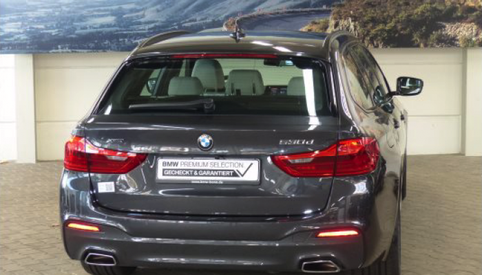 BMW 530d xDrive Touring hinten