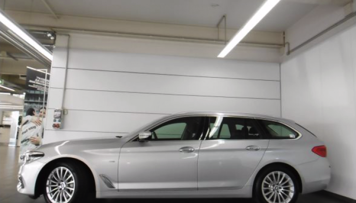 BMW 530i xDrive Touring vorne