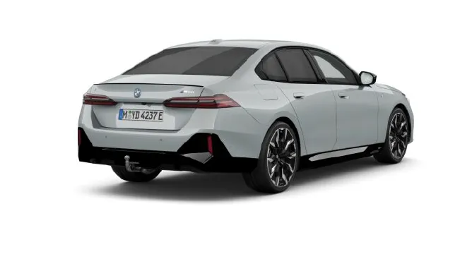 BMW i5 M60 xDrive LImousine hinten